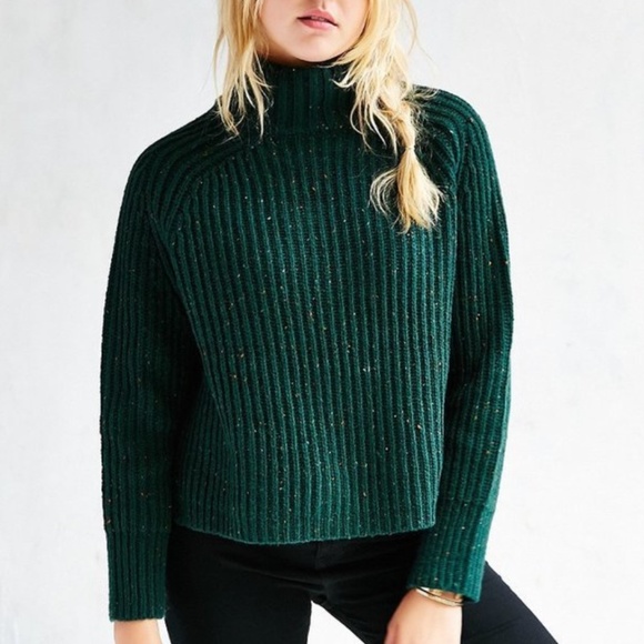 Urban Outfitters Cropped Green Turtleneck Sweater - Picture 1 of 7